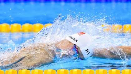 开云体育下载官网-“德甲激战正酣，领头羊强势不减”，德甲德甲